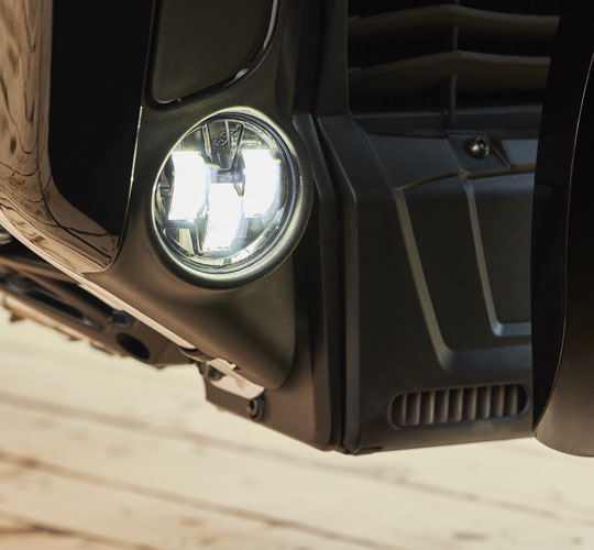 SOUS LE FEU DES PROJECTEURS